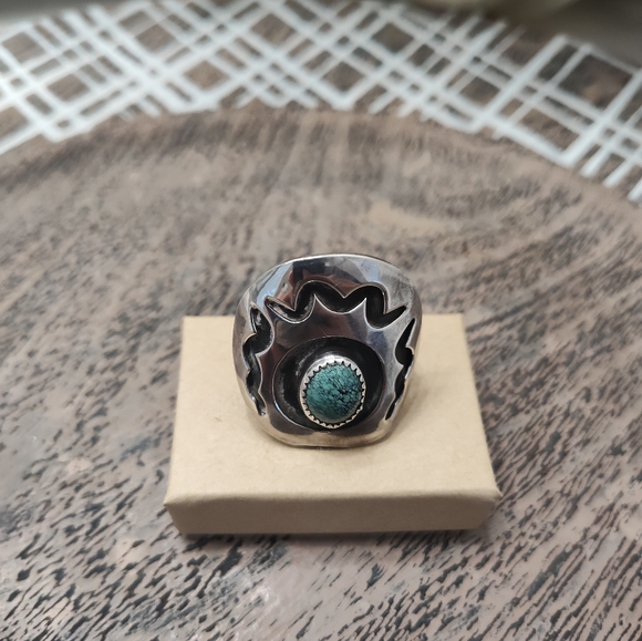 💞 Vintage Turquoise and 925 Silver Native American Conversation Ring, Unisex, 8 - Picture 6 of 9